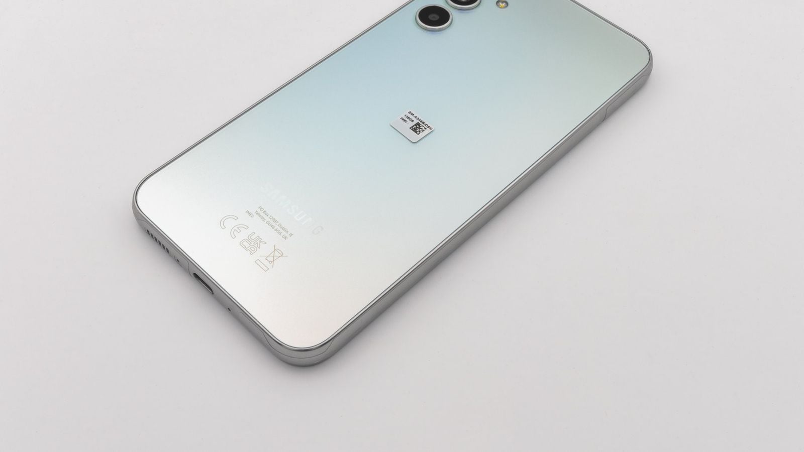 Zadní strana Samsung Galaxy A34, světle zelená/stříbrná přechodová barva, fotomodul